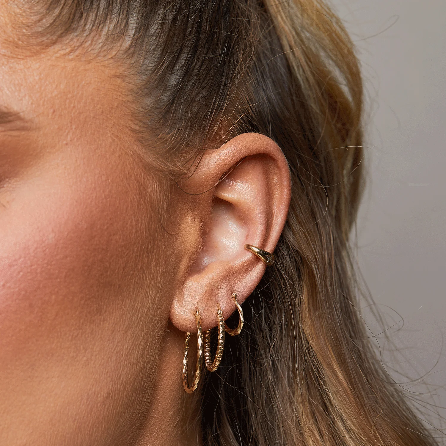 Diamond Cut Bead Hoop Earrings - Image 4