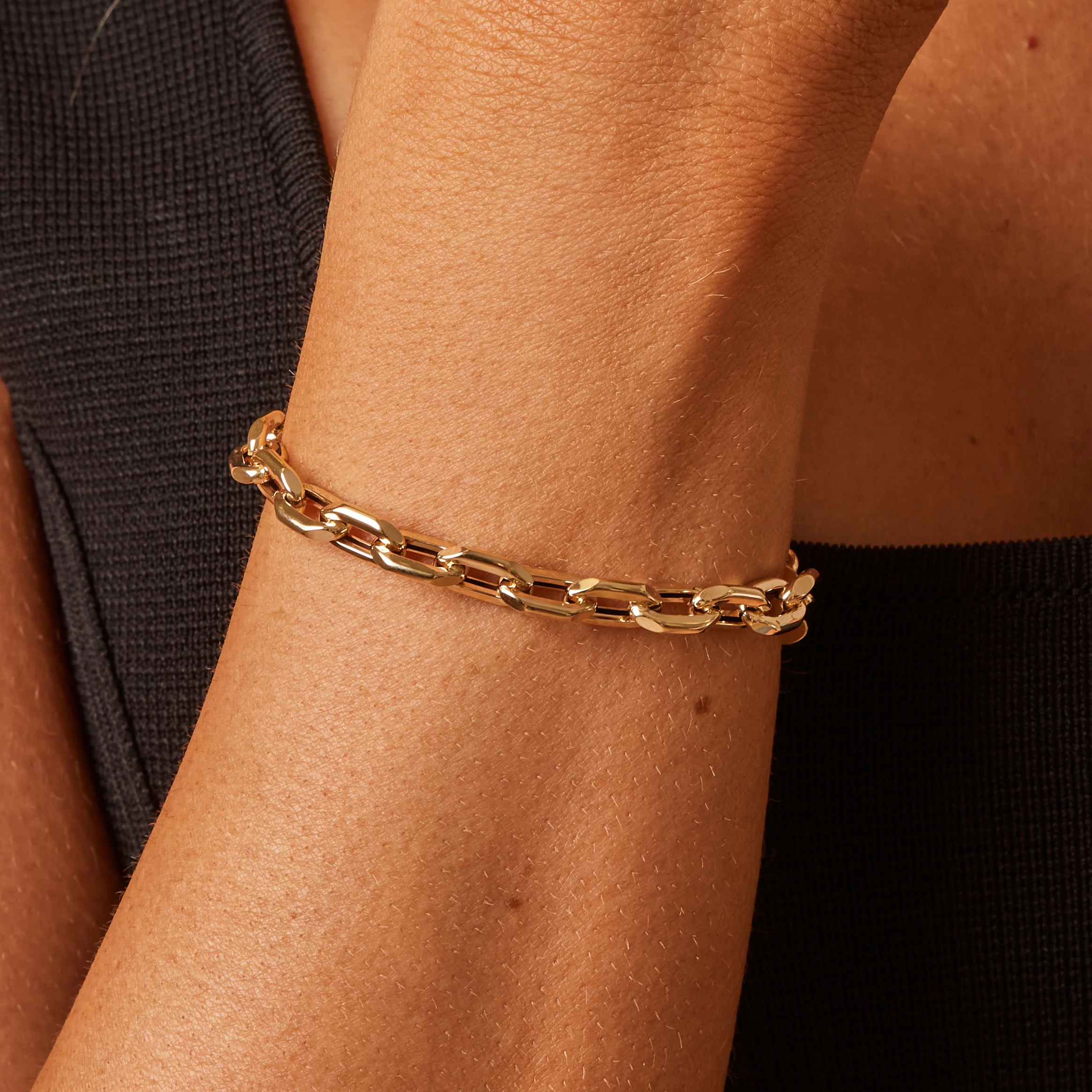 Laurel Oval Link Bracelet - Image 3