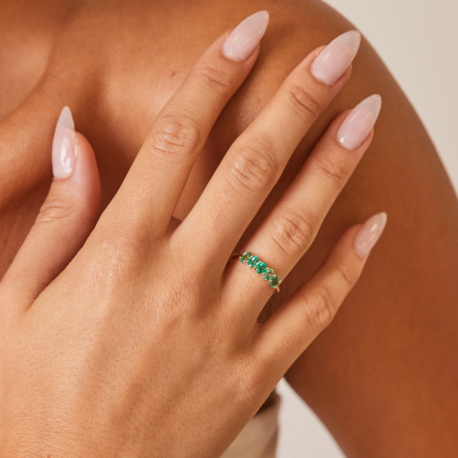 Oval Emerald Five-Stone Ring - Image 4